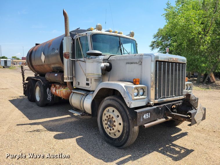 image for item EE1155 1981 GMC General oil distributor truck