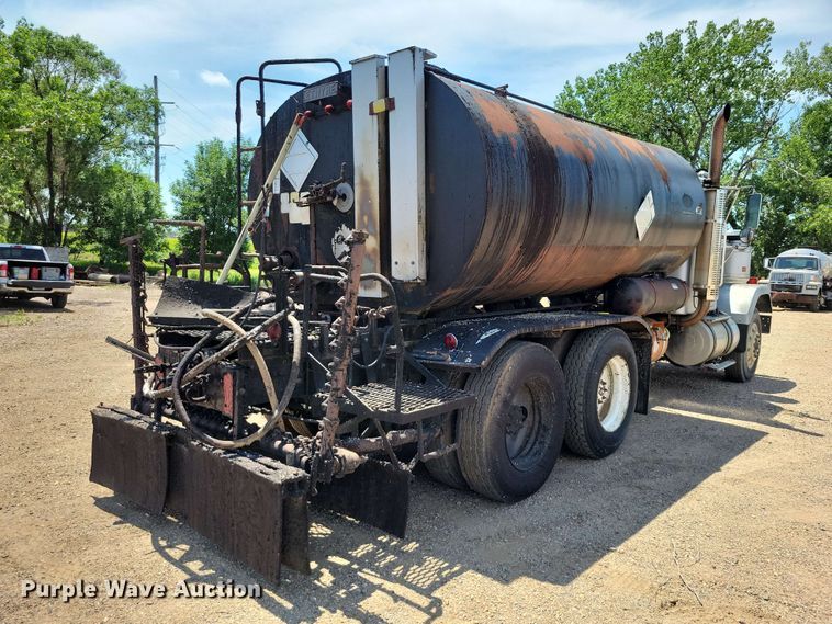 image for item EE1155 1981 GMC General oil distributor truck