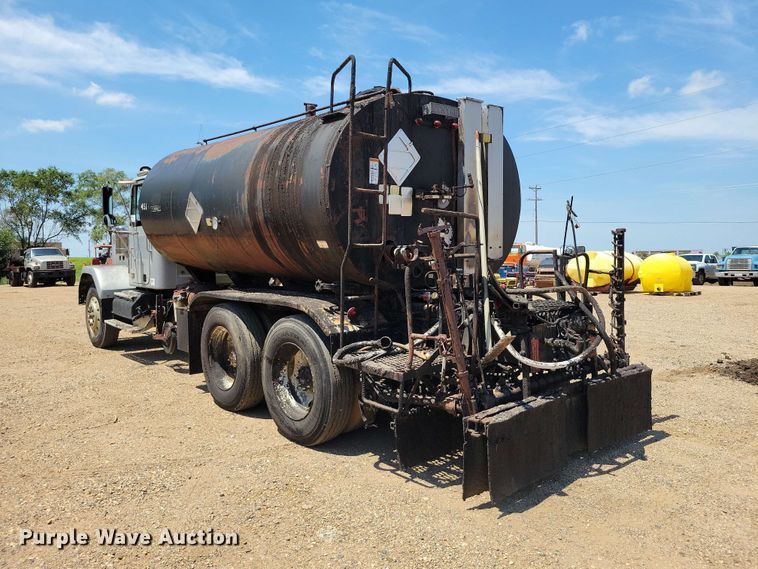 image for item EE1155 1981 GMC General oil distributor truck