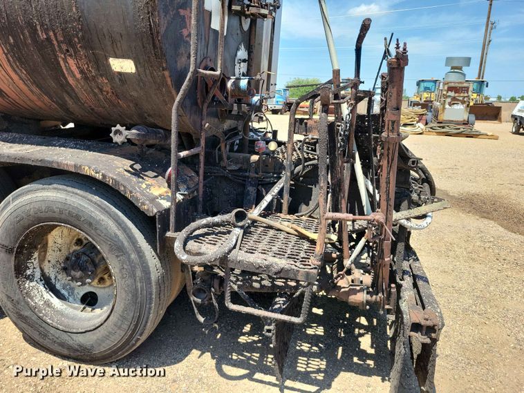 image for item EE1155 1981 GMC General oil distributor truck