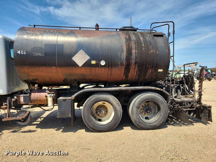 image for item EE1155 1981 GMC General oil distributor truck