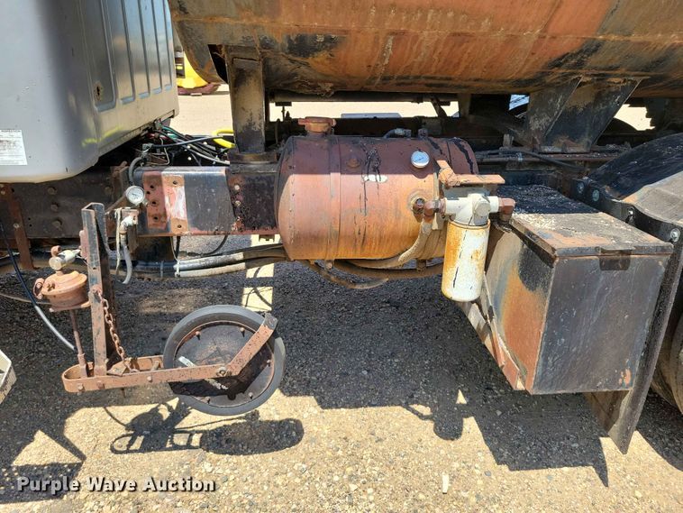 image for item EE1155 1981 GMC General oil distributor truck