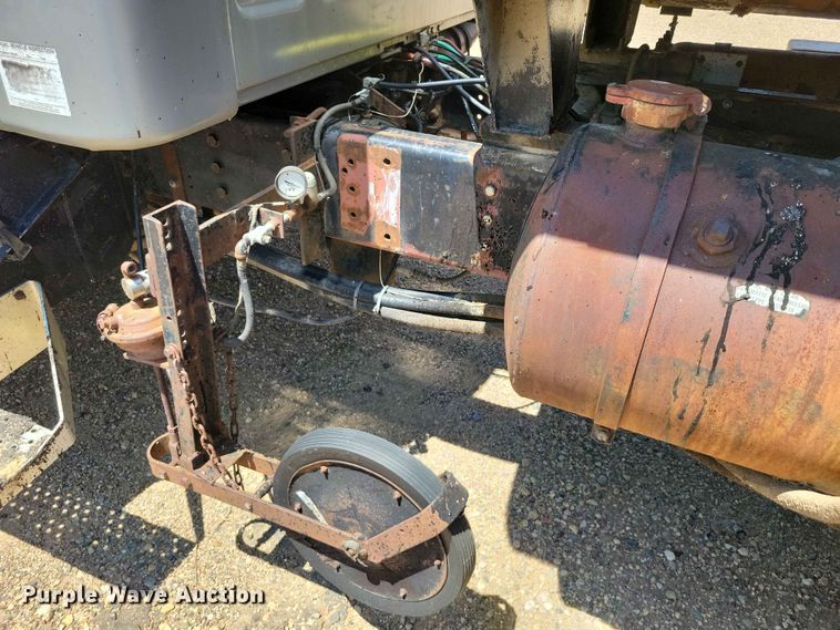 image for item EE1155 1981 GMC General oil distributor truck