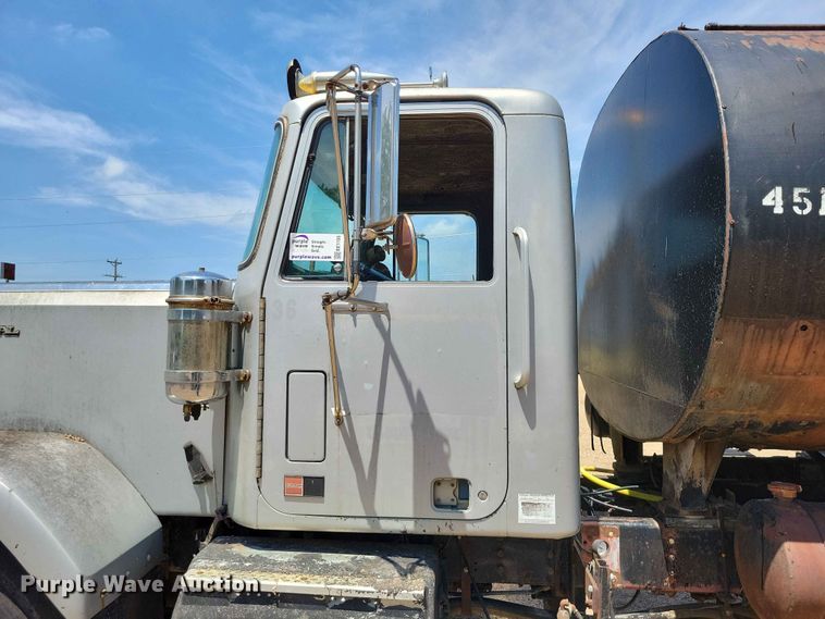 image for item EE1155 1981 GMC General oil distributor truck