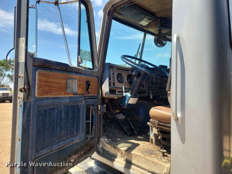 image for item EE1155 1981 GMC General oil distributor truck