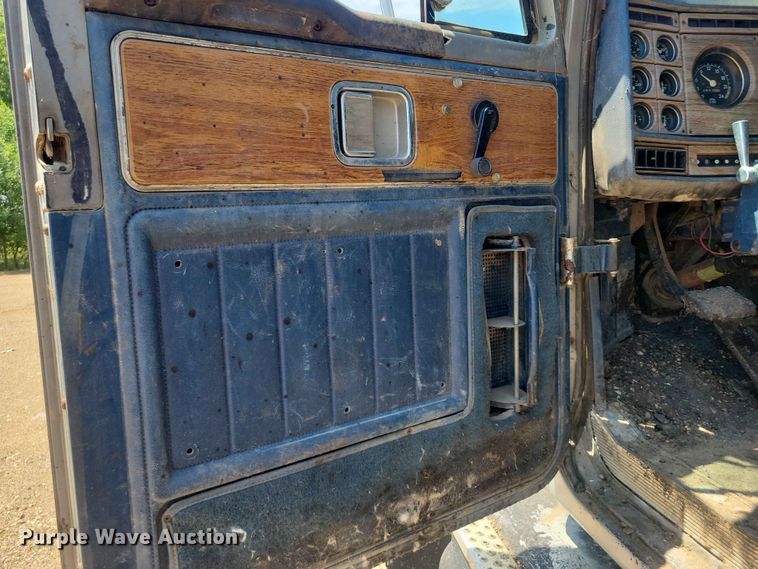 image for item EE1155 1981 GMC General oil distributor truck