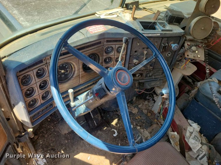 image for item EE1155 1981 GMC General oil distributor truck
