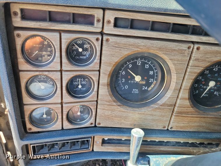 image for item EE1155 1981 GMC General oil distributor truck