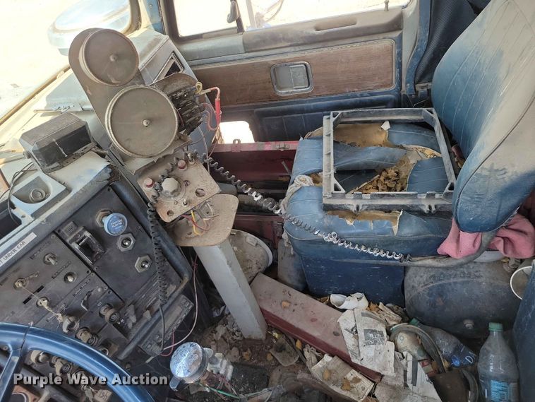 image for item EE1155 1981 GMC General oil distributor truck