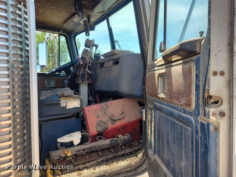 image for item EE1155 1981 GMC General oil distributor truck