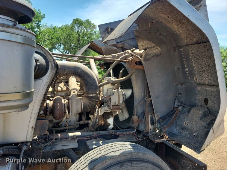 image for item EE1155 1981 GMC General oil distributor truck