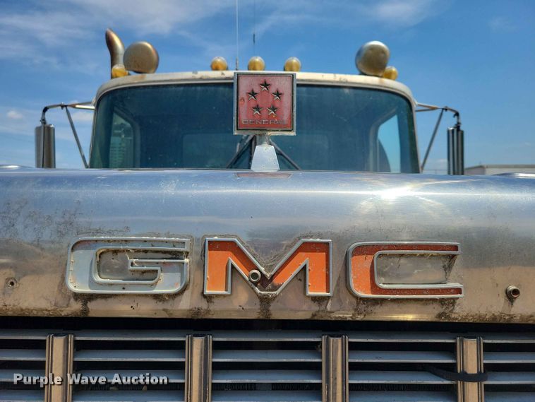 image for item EE1155 1981 GMC General oil distributor truck