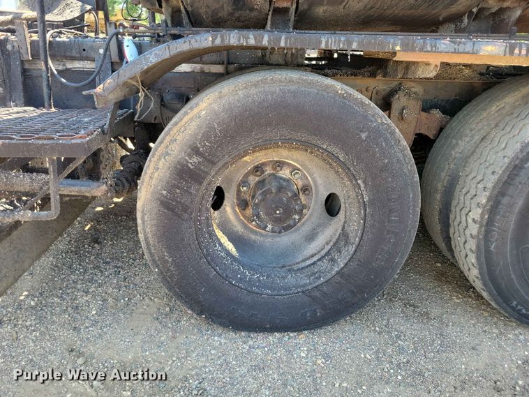 image for item EE1155 1981 GMC General oil distributor truck