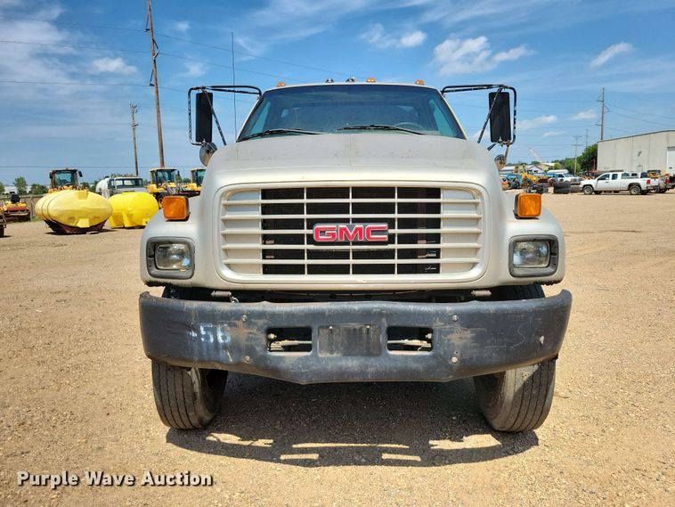 image for item EE1156 2001 GMC C6500 oil distributor truck