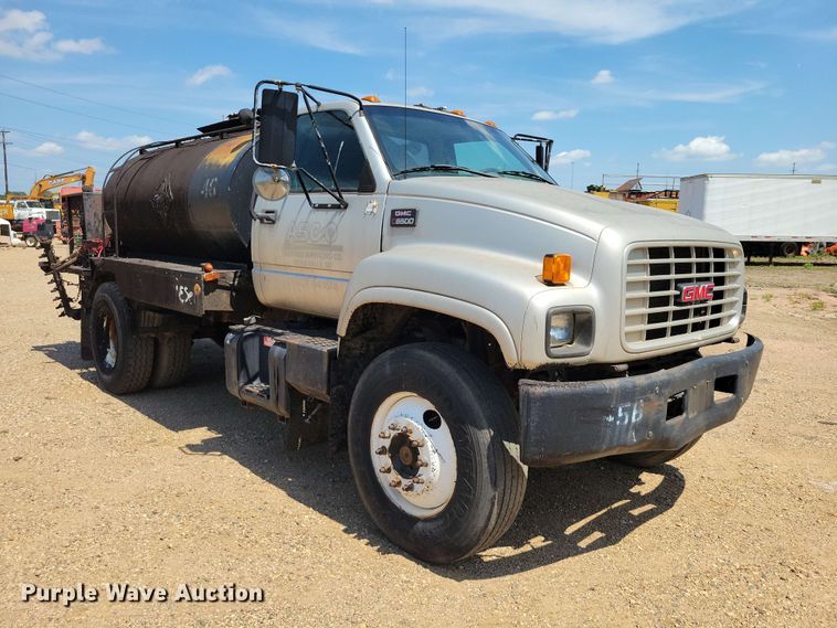 image for item EE1156 2001 GMC C6500 oil distributor truck