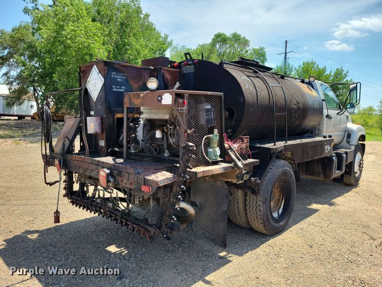 image for item EE1156 2001 GMC C6500 oil distributor truck