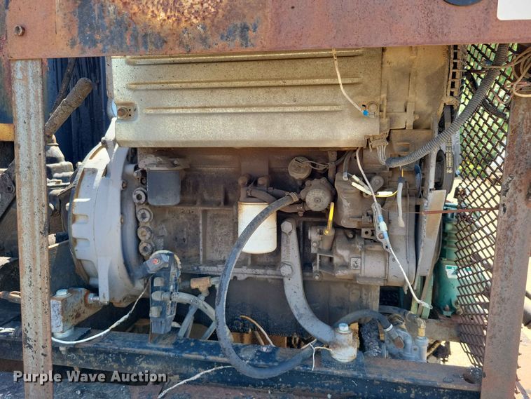 image for item EE1156 2001 GMC C6500 oil distributor truck