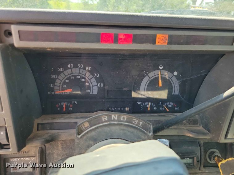 image for item EE1156 2001 GMC C6500 oil distributor truck