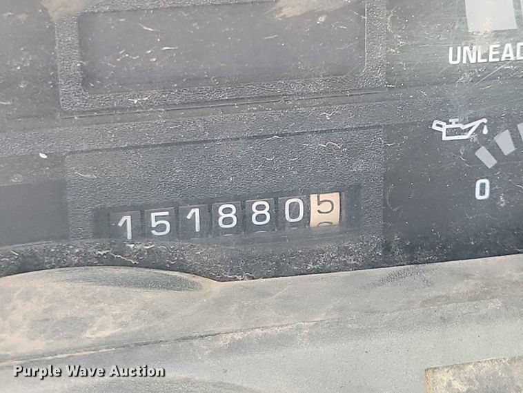 image for item EE1156 2001 GMC C6500 oil distributor truck