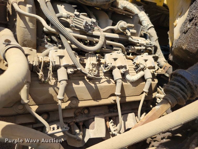 image for item EE1156 2001 GMC C6500 oil distributor truck