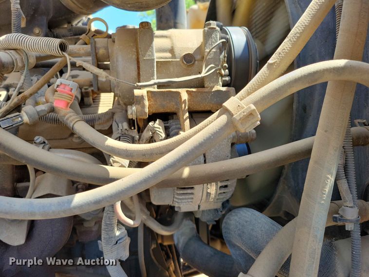 image for item EE1156 2001 GMC C6500 oil distributor truck
