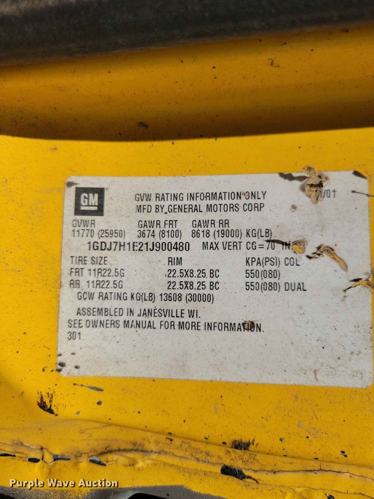 image for item EE1156 2001 GMC C6500 oil distributor truck