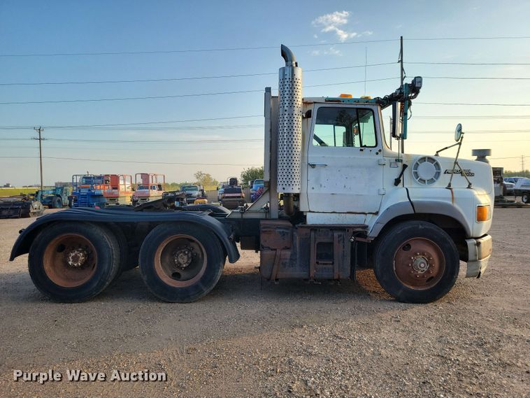 image for item EE1157 1989 Ford L9000 semi truck