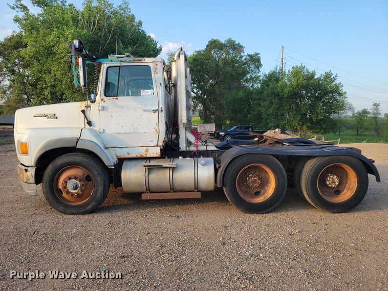 image for item EE1157 1989 Ford L9000 semi truck