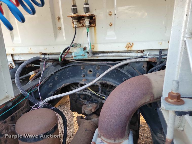 image for item EE1157 1989 Ford L9000 semi truck
