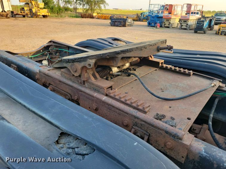 image for item EE1157 1989 Ford L9000 semi truck