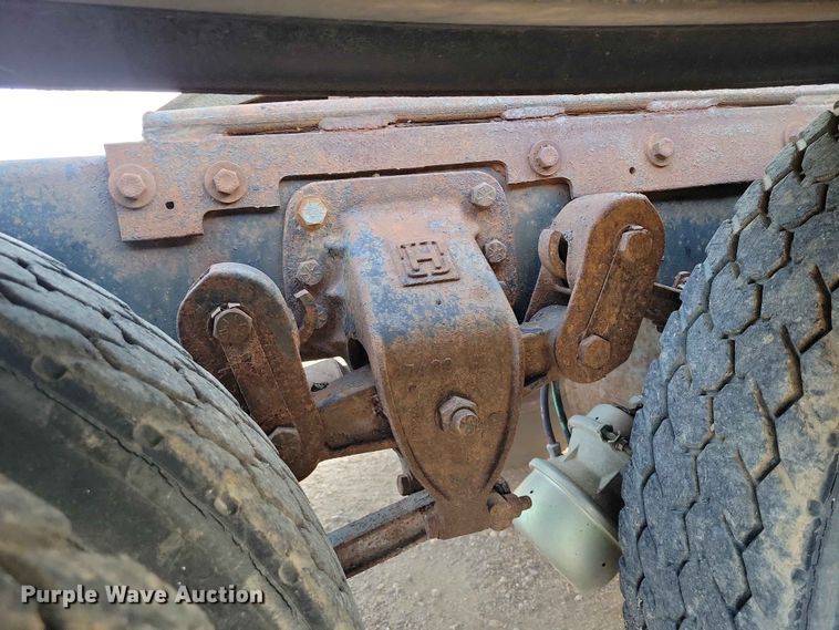 image for item EE1157 1989 Ford L9000 semi truck