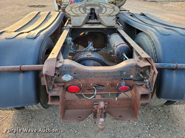 image for item EE1157 1989 Ford L9000 semi truck