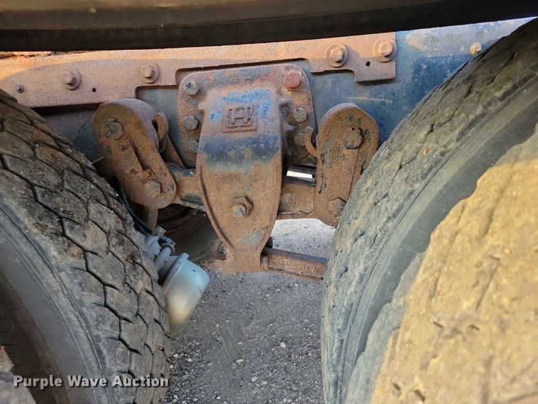 image for item EE1157 1989 Ford L9000 semi truck
