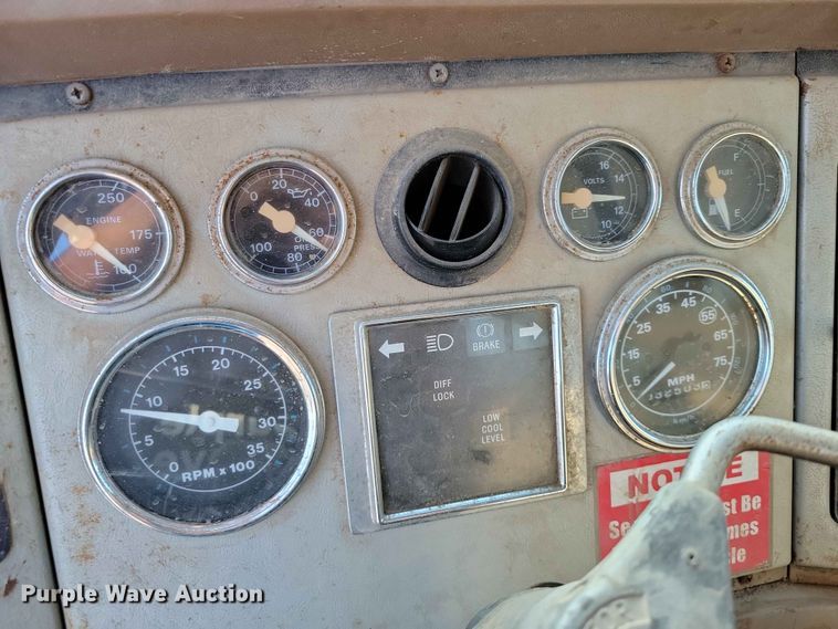 image for item EE1157 1989 Ford L9000 semi truck