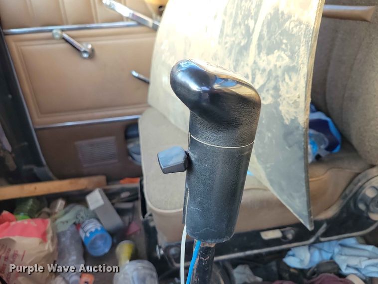 image for item EE1157 1989 Ford L9000 semi truck