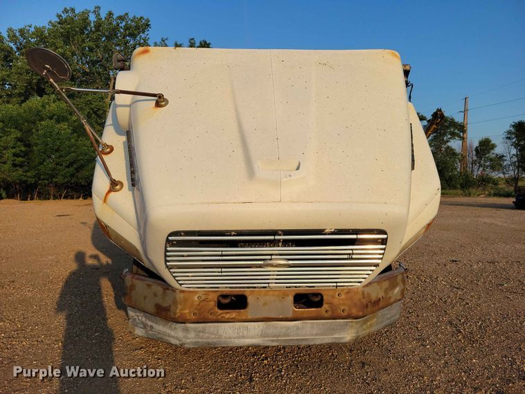 image for item EE1157 1989 Ford L9000 semi truck