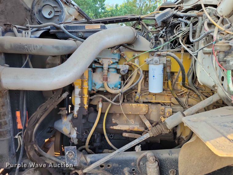 image for item EE1157 1989 Ford L9000 semi truck