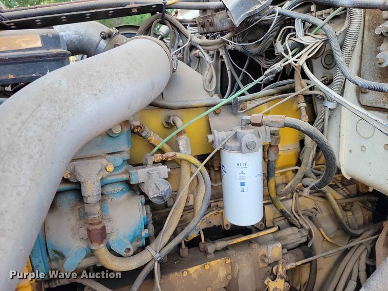 image for item EE1157 1989 Ford L9000 semi truck