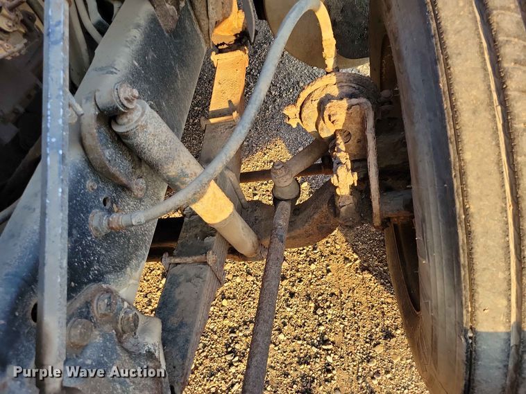 image for item EE1157 1989 Ford L9000 semi truck