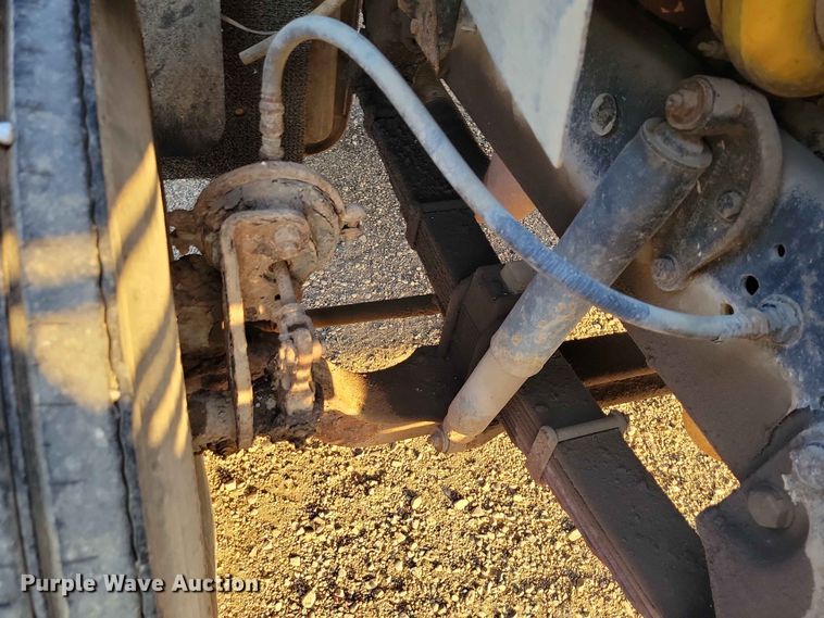 image for item EE1157 1989 Ford L9000 semi truck