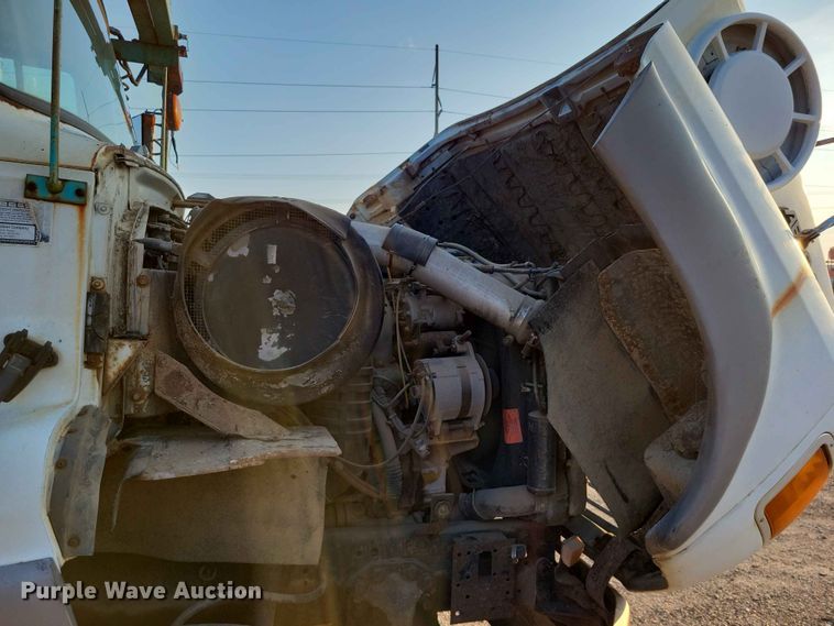 image for item EE1157 1989 Ford L9000 semi truck