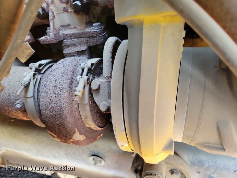 image for item EE1157 1989 Ford L9000 semi truck