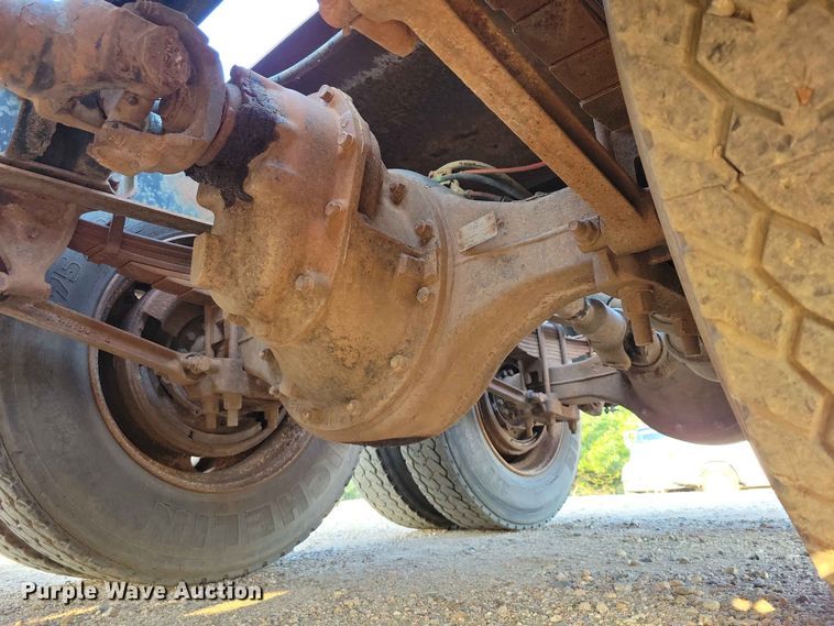 image for item EE1157 1989 Ford L9000 semi truck