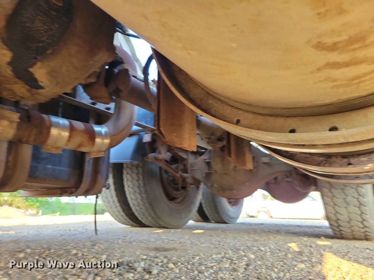 image for item EE1157 1989 Ford L9000 semi truck