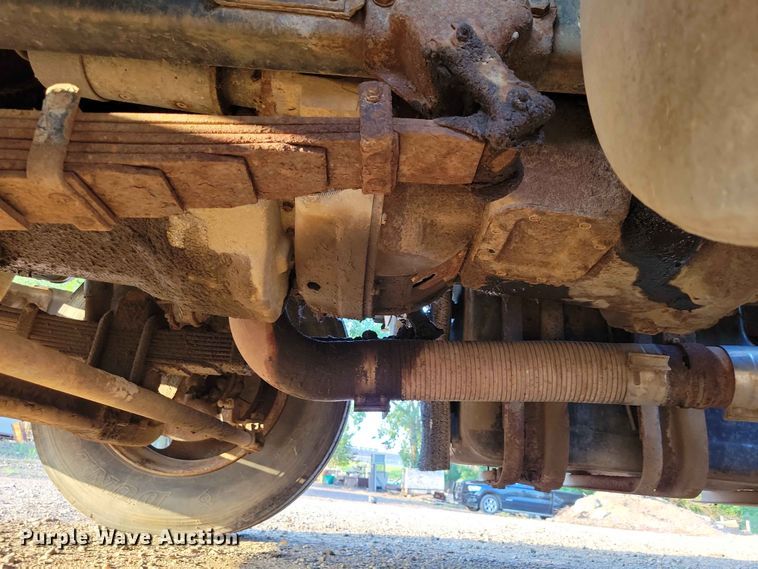 image for item EE1157 1989 Ford L9000 semi truck