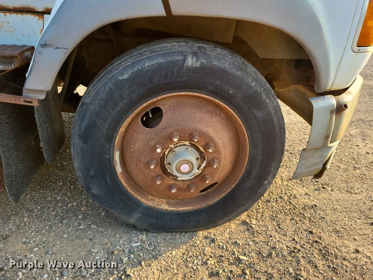 image for item EE1157 1989 Ford L9000 semi truck