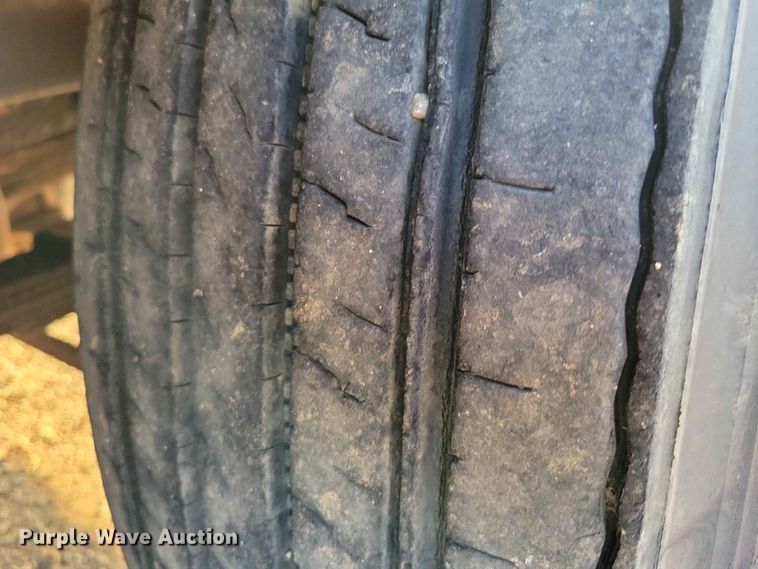 image for item EE1157 1989 Ford L9000 semi truck