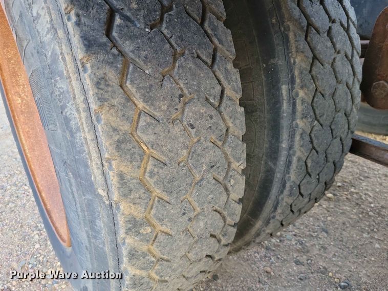 image for item EE1157 1989 Ford L9000 semi truck