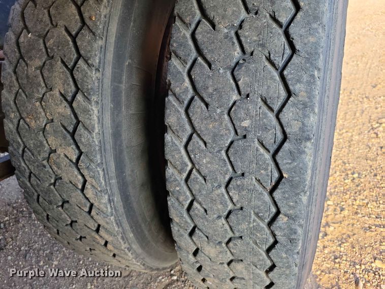 image for item EE1157 1989 Ford L9000 semi truck