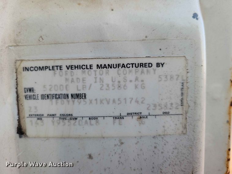 image for item EE1157 1989 Ford L9000 semi truck